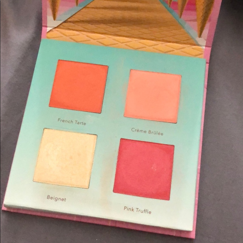 Beauty bakerie scoops elysees palette